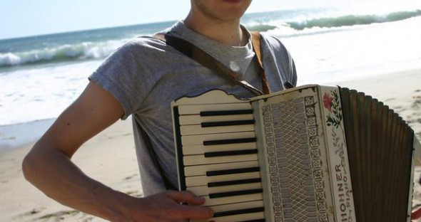 Zach Gordon si acordeonul